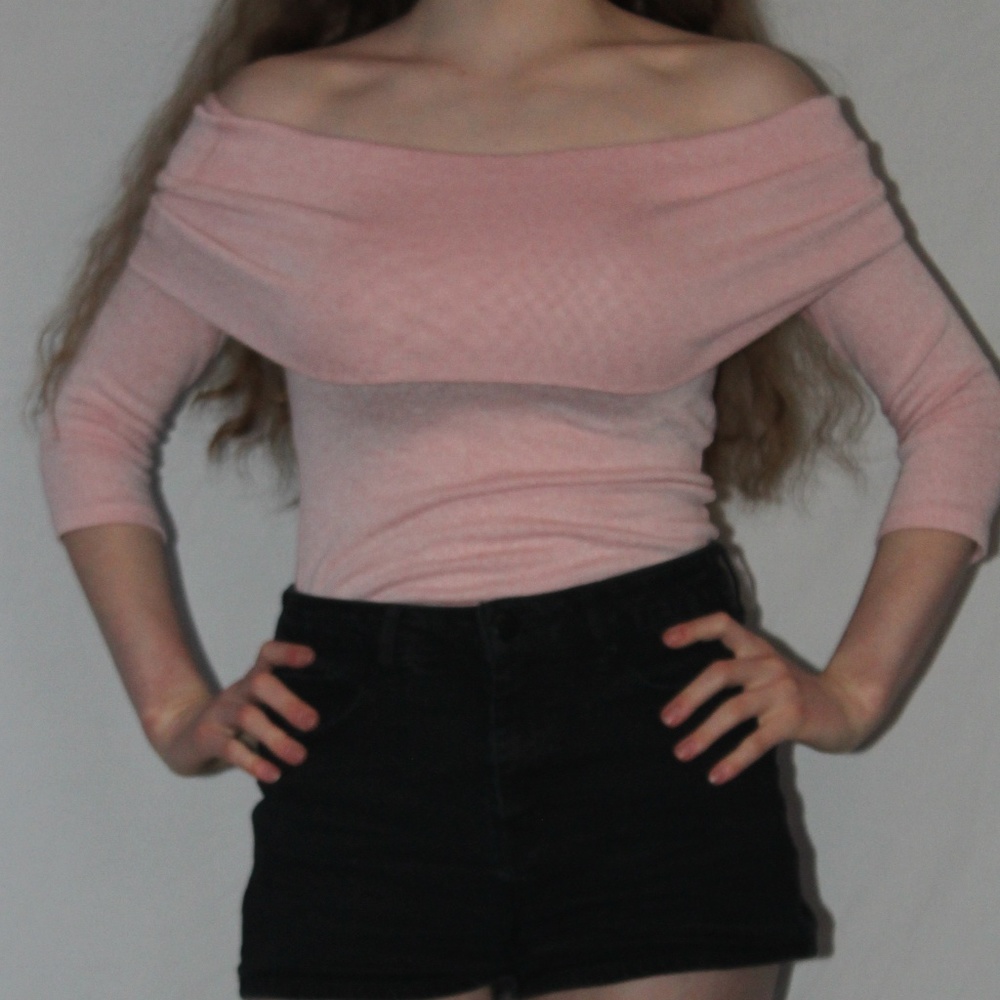 NWOT Forever 21 Women's pink off-the-shoulder top